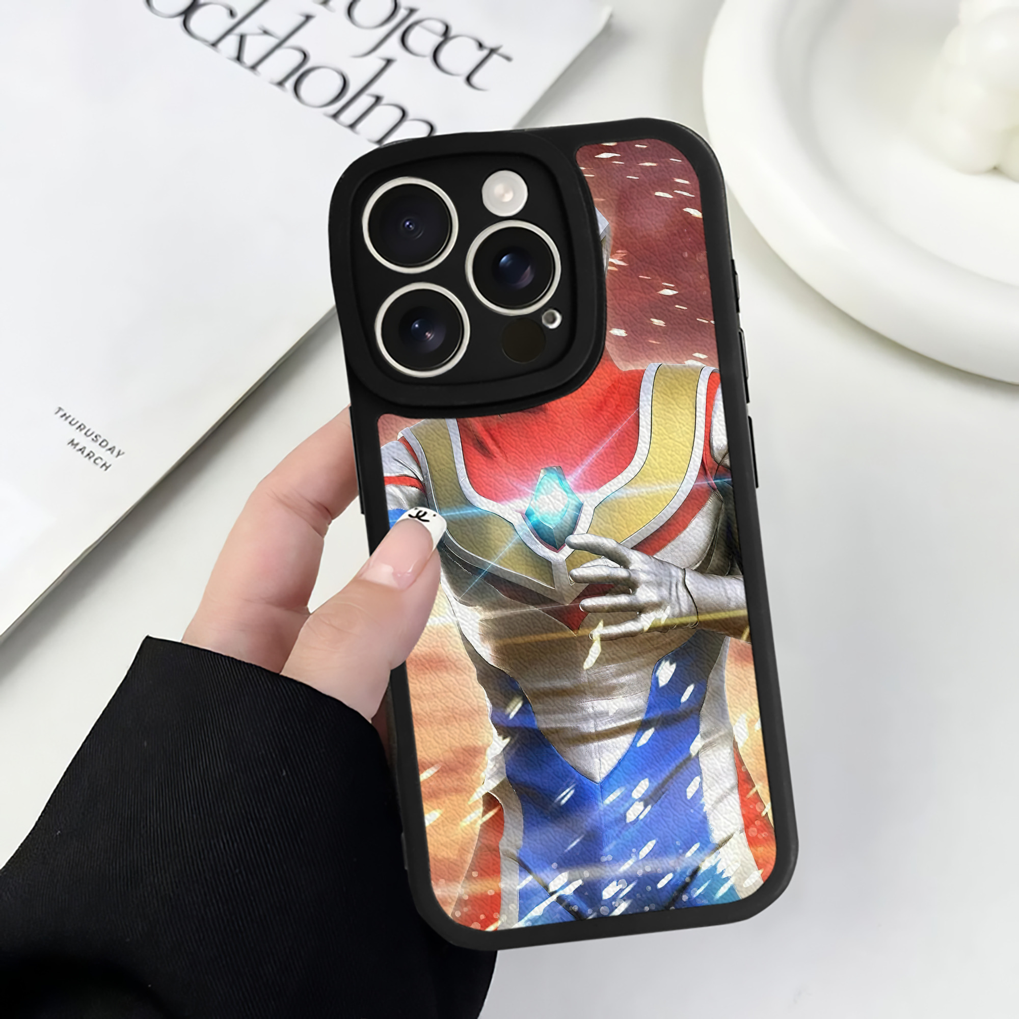 （画像用） ウルトラマン Ultraman 【iPhone 16シリーズ対応】シリコンスマホケース（レザー調） 材質：シリコン